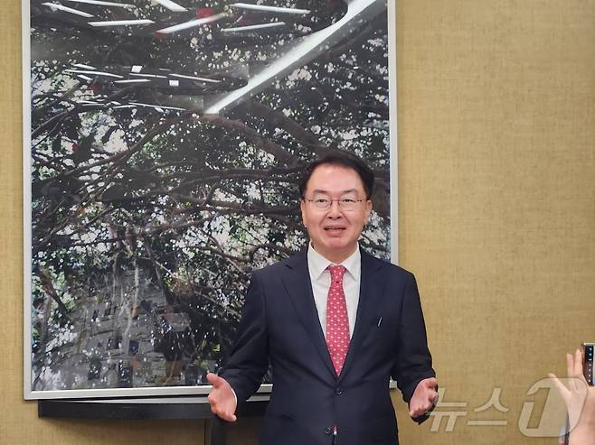 김재교 한미사이언스 신임 대표이사가 이사회를 마친 후 발언을 하고 있다./뉴스1