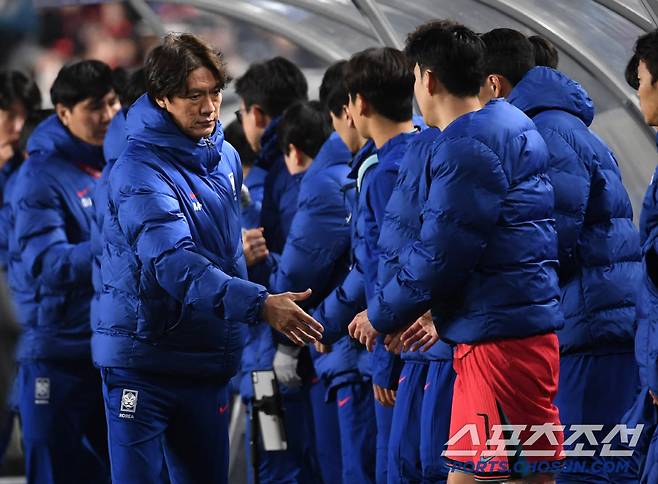 25일 수원월드컵경기장 열린 2026 FIFA 북중미 월드컵 아시아지역 3차 예선 대한민국과 요르단의 경기. 1대1 무승부로 끝나자 홍명보 감독이 아쉬워하고 있다. 수원=박재만 기자 pjm@sportschosun.com/2025.03.25/