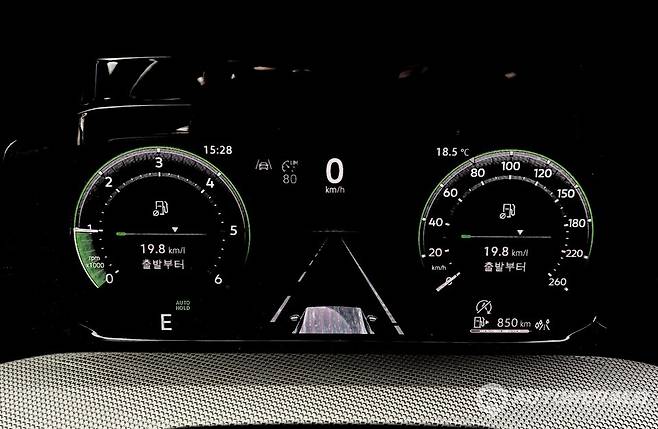 폭스바겐 골프 2.0 TDI는 일상 주행에서 인증 연비 이상의 연료 효율성을 보여 준다. (오토헤럴드 김흥식 기자)