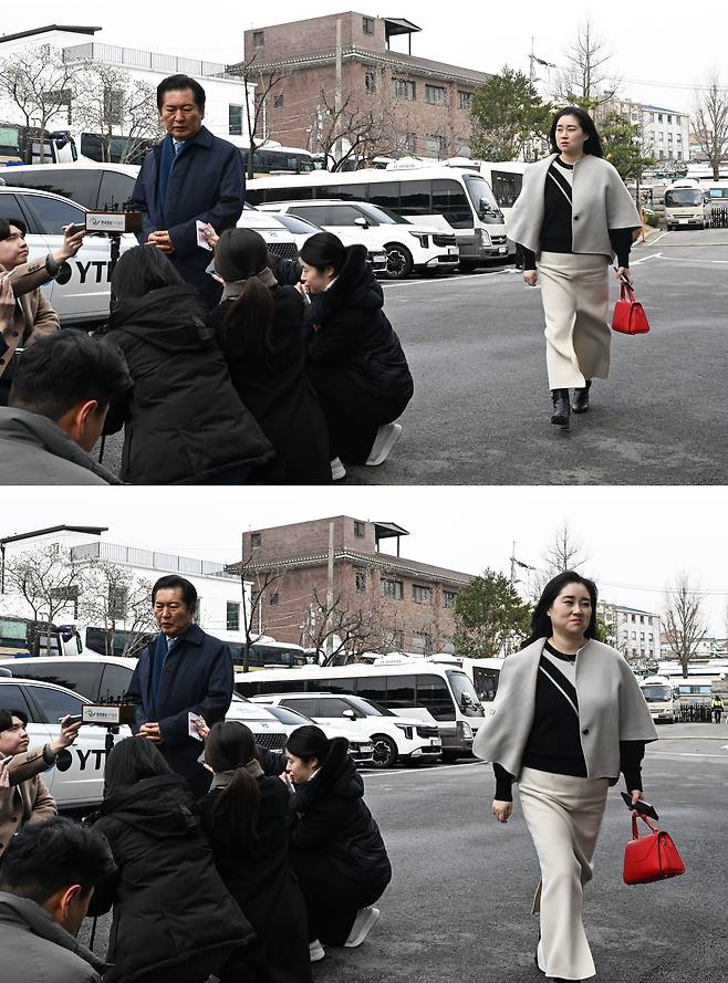 18일 서울 종로구 헌법재판소에서 열린 박성재 법무부 장관 탄핵 심판 첫 변론에 정청래 국회 법제사법위원장이 참석하며 입장을 밝히고 있는 가운데 탄핵심판을 방청하러 온 김계리 변호사가 웃으며 지나가고 있다. 2025.3.18. / 고운호 기자