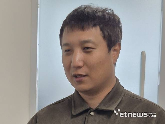 올해를 랩오투원 글로벌 시장 진출 원년으로 만들겠다고 말하는 이상봉 대표