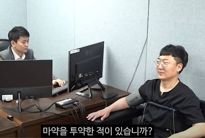 마약투약 조사받는 공무원.jpg