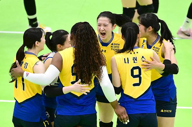 현대건설 선수단. 한국배구연맹 제공