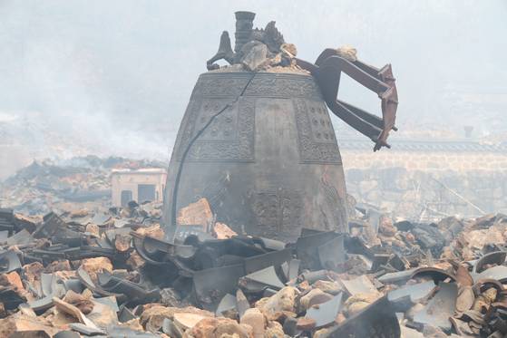 26일 경북 의성군 고운사가 산불에 전소돼 있다. 고운사는 대한불교조계종 제16교구의 본사(本寺)로 신라 신문왕 원년인 681년 의상대사가 창건한 것으로 알려졌다. 사진 조계종