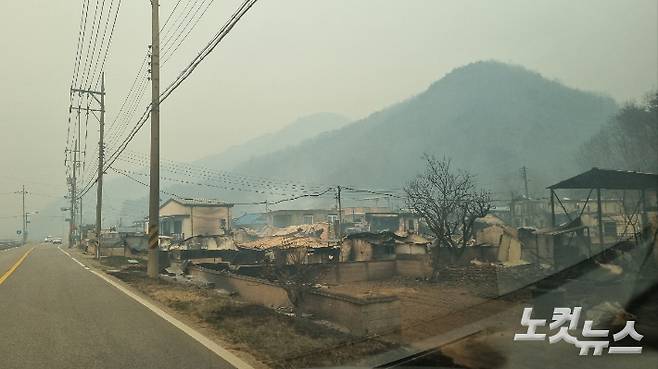 화마가 덮친 영덕군 수암마을의 모습. 김대기 기자