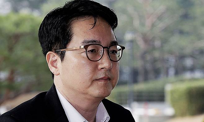 심우정 검찰총장이 25일 서울 서초구 대검찰청으로 출근하고 있다. 한정애 더불어민주당 의원은 심 총장 자녀에 대한 특혜 채용 의혹을 제기했고 이에 대해 외교부는 채용 절차가 공정하게 진행됐다고 해명했다. 뉴시스