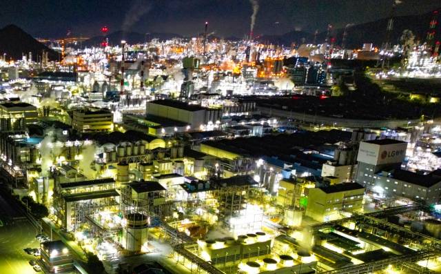 전남 여수시 여수 산단 야경. 연합뉴스