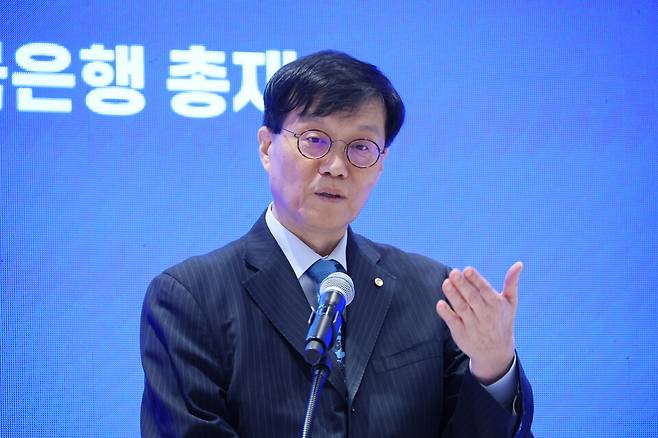 이창용 한국은행 총재가 26일 서울 중구 한국은행 별관에서 열린 한국은행·통계청 공동포럼 '균형발전을 위한 과제, 그리고 지표를 통한 전략'에서 환영사를 하고 있다. ⓒ연합뉴스