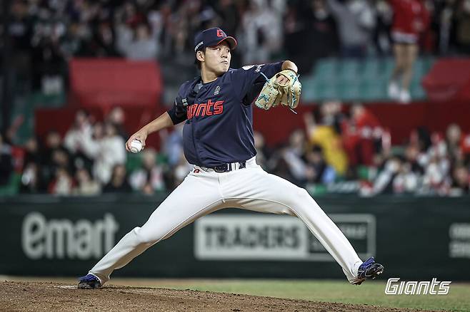 ▲ 연장 10회 1이닝 무실점을 기록하며 롯데의 역전승 발판을 놓은 박준우 ⓒ롯데자이언츠