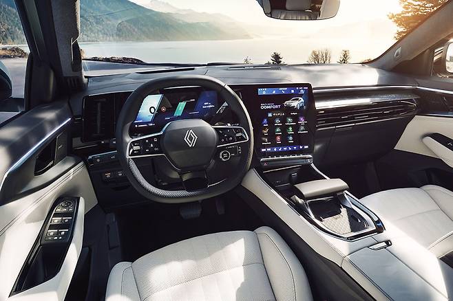 르노 에스파스 E Tech 실내