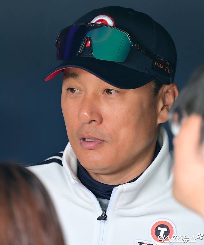 두산 베어스가 개막 3연패 수렁에 빠졌다. 두산은 주축 투수인 곽빈과 홍건희 이병헌 등이 빠지면서 마운드 붕괴를 겪고 있는 분위기다. 엑스포츠뉴스 DB