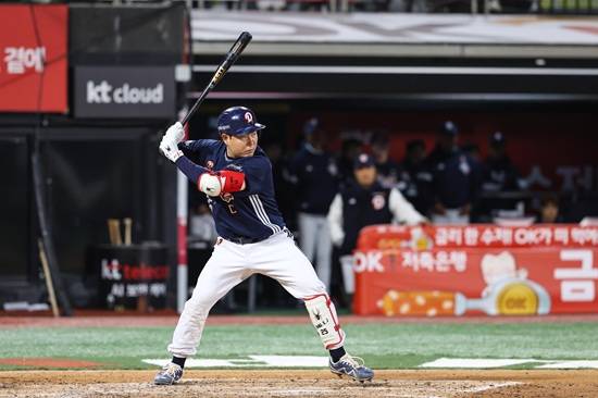두산 베어스가 26일 수원 KT전에서 3대 2로 승리하면서 개막 3연패에서 탈출했다. 두산 베어스