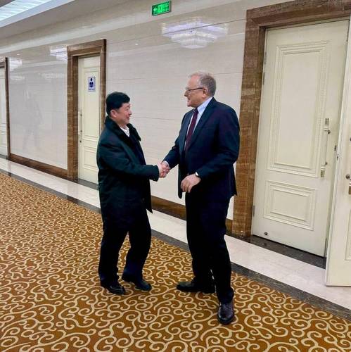 전설룡 북한 보건성 부상을 마중하는 알렉산드르 마체고라 주북 러시아 대사 [주북 러시아대사관 페이스북 계정. 재판매 및 DB 금지]