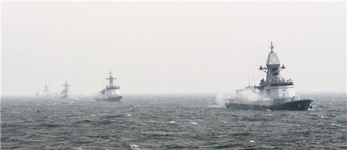 2함대 함정 6척 일제사격 [해군 제공. DB 및 재판매 금지]