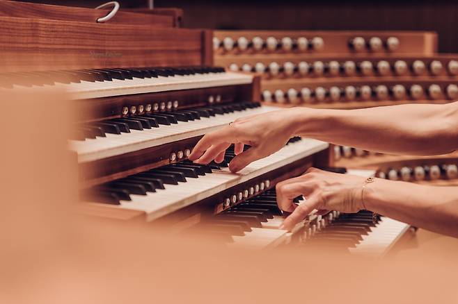 이베타 압칼나는 "각 오르간의 소리는 정확히 어떨지는 직접 연주해보기 전까지는 예측할 수 없다"고 했다.ⓒKo-Cheng Lin(롯데문화재단 제공)