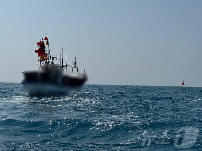 제주 해상에서 무허가 위치발신장치를 사용한 어선이 적발됐다.(제주해양경찰서 제공. 재판매 및 DB 금지)