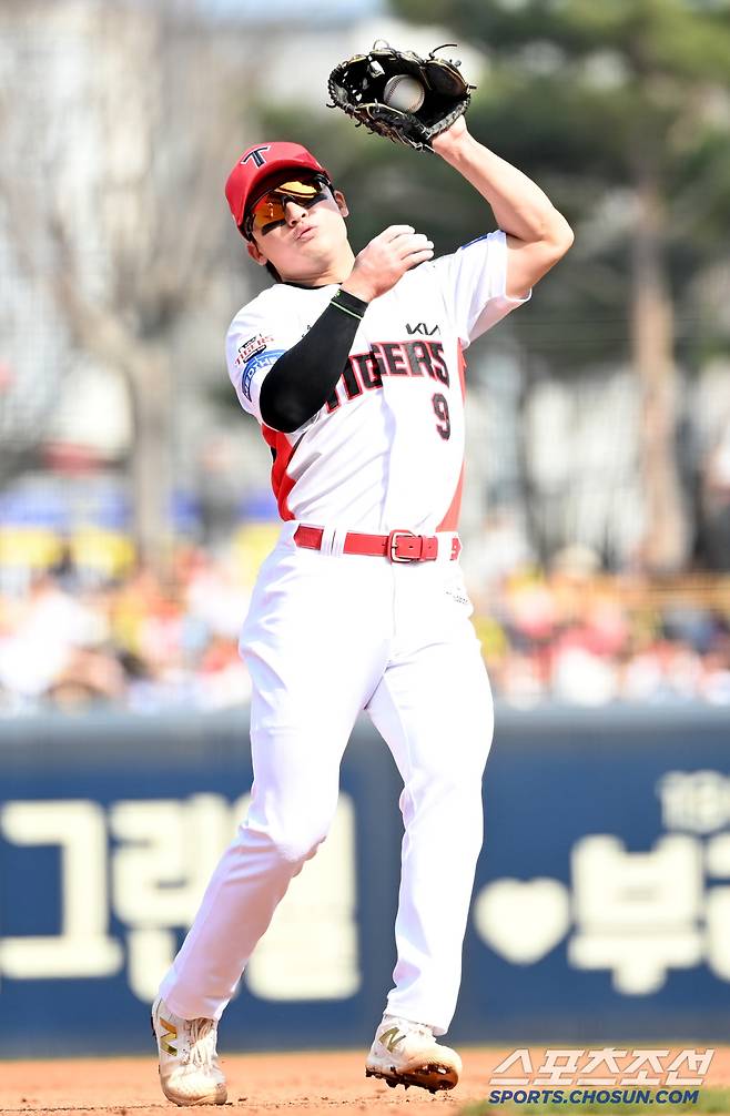 23일 광주KIA챔피언스필드에서 열린 NC와 KIA의 경기, 수비를 펼치는 KIA 3루수 윤도현. 광주=허상욱 기자wook@sportschosun.com/2025.03.23/