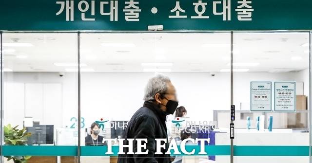 통계청은 지난 2023년 국내 임금근로자 평균 대출이 전년 대비 0.7% 증가한 5150만원이라고 발표했다. /뉴시스