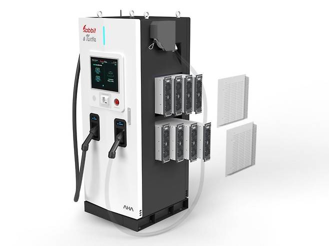 30kW 파워모듈 8대 장착 200kW 급속 충전기