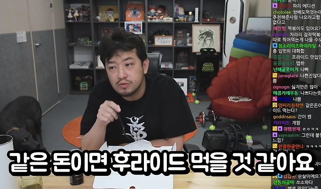 KFC 양념치킨 맛 평가하는 침착맨.jpg