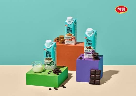 하림이 단백질 음료 특유의 텁텁한 맛을 잡은 부드러운 풍미의 단백질 음료 ‘오!늘단백 라떼’ 3종을 출시했다. 사진 하림