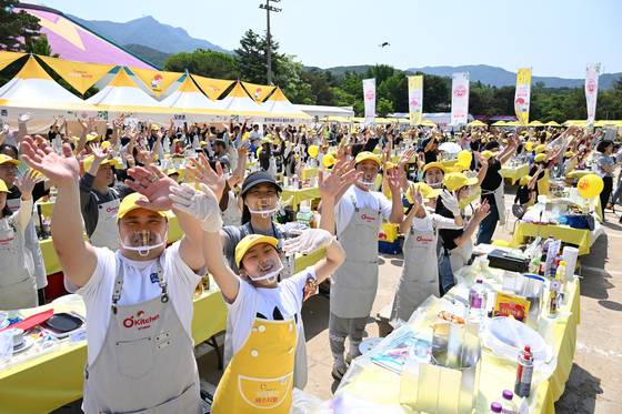 오뚜기가 ‘제28회 오뚜기 스위트홈 가족요리 페스티벌’ 참가자를 모집한다. 사진 오뚜기