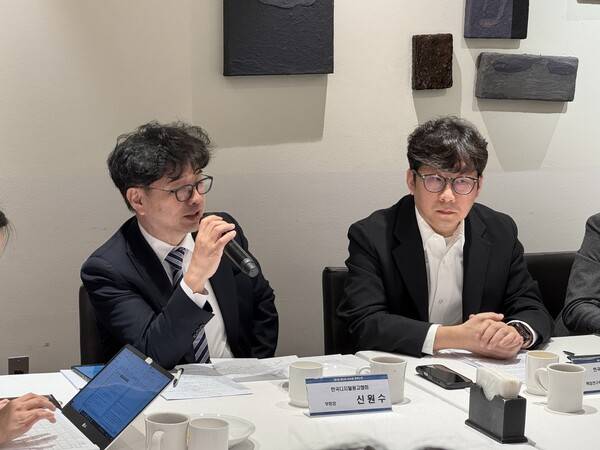▲신원수 한국디지털광고협회 부회장과 강신규 한국방송광고진흥공사 연구위원. 사진=디지털산업정책연구소