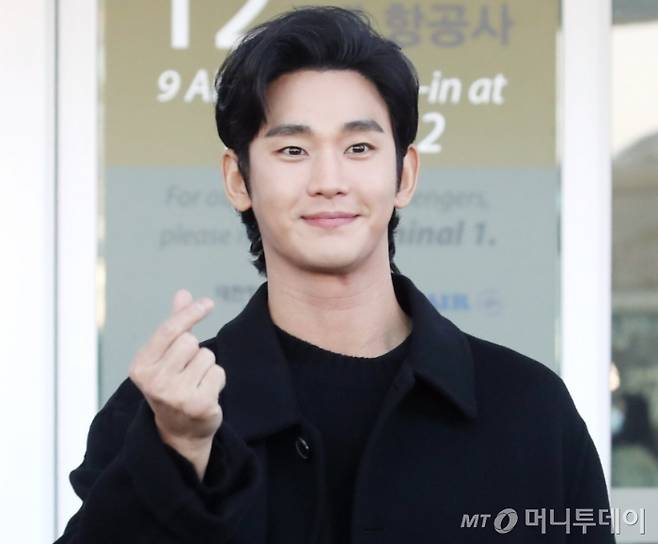 미성년자와 교제 논란에 휘말린 배우 김수현이 차기작 '넉오프' 측에 수백억원의 위약금을 물 수 있다는 전망이 나온다. /사진=임성균 tjdrbs23@