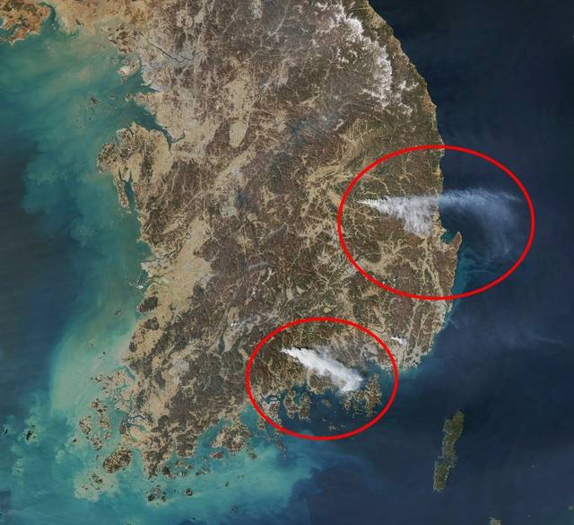 22일 나사의 위성 아쿠아에 탑재된 모디스가 촬영한 한국 화재 상황. 나사 지구관측소