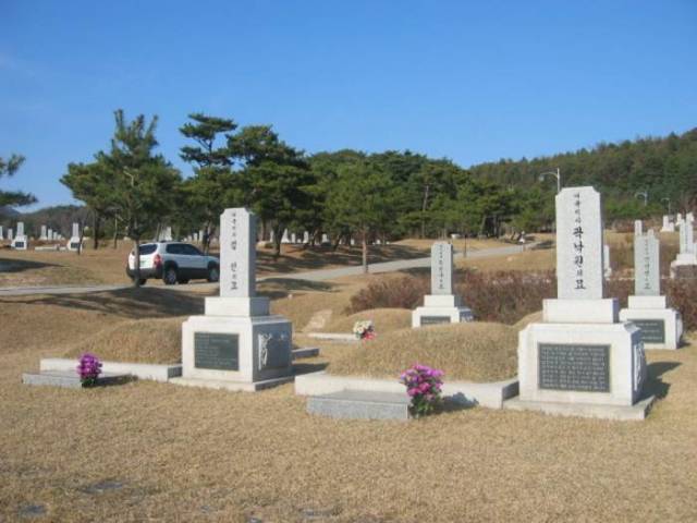 ▲마지막 안식처. 김인은 대전 현충원에 할머니 곽낙원과 함께 유택을 마련했다. 광복 80년에 누가 그를 기억하고 그의 꿈을 되새길 수 있을까?ⓒ필자 제공