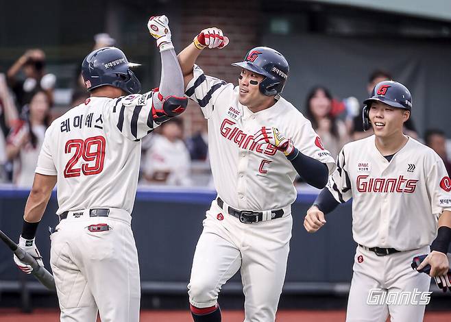 ▲ 롯데는 지난해 중반 이후 보여줬던 타선의 응집력을 최대한 빨리 되찾아야 한다 ⓒ롯데 자이언츠