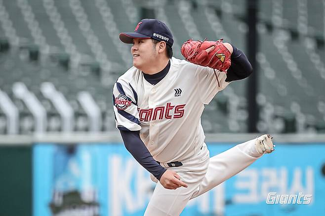 ▲ 개막 엔트리에서 탈락한 한현희는 2군 첫 등판에서도 부진하며 아직 시간이 더 필요하다는 것을 절감했다. ⓒ롯데 자이언츠