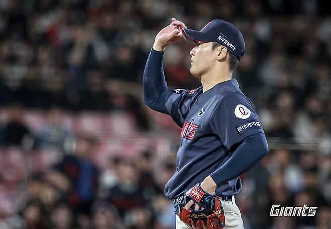 ▲ 지난해 어깨 수술에 이어 올해 팔꿈치 부상으로 빨라도 4월 말 복귀가 예상되는 최준용 ⓒ롯데 자이언츠