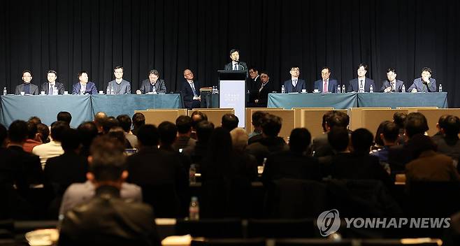 고려아연 임시 주주총회 (서울=연합뉴스) 임화영 기자 = 박기덕 고려아연 사장이 23일 오후 서울 용산구 그랜드 하얏트에서 열린 고려아연 임시 주주총회에서 발언하고 있다. 2025.1.23 [공동취재] hwayoung7@yna.co.kr