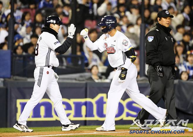 28일 잠실구장에서 열린 두산 베어스와 삼성 라이온즈의 경기. 3회말 2사 1,2루 두산 강승호가 적시타를 날린 뒤 숨을 고르고 있다. 잠실=박재만 기자 pjm@sportschosun.com/2025.03.28/