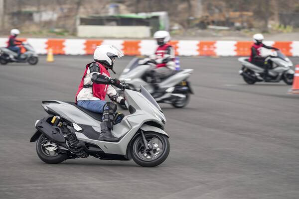 교육을 마칠 때가 오면 대다수 초보 운전자들도 어려운 코스를 안전하고 능숙하게 받아 들일 수 있게 된다. (혼다 코리아)