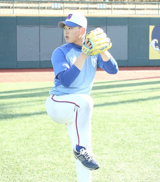 경기항공고 3학년 좌완 이주호는 고교 시절 부상으로 많은 굴곡을 겪었다. 신장이 다소 작은 것은 아쉽지만, 공끝이 훌륭하고 스피드나 투구폼도 우수하다고 평가받는다. 실전 경험이 부족해 향후 남은 대회에서의 활약이 그에 대한 평가를 결정지을 전망이다. 사진=전상일 기자