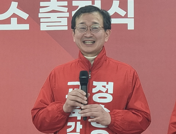 출정식 예배에서 인삿말을 하고 있는 정승윤 후보. 정승윤 선거캠프 제공