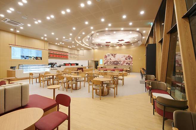 신논현역점 내부 전경. [사진 출처 = 팀홀튼]