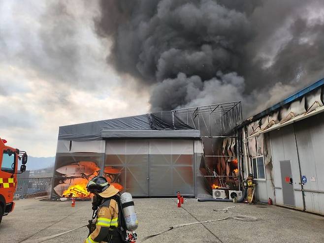 옥천군 군북면 공장 화재(사진=옥천소방서 제공) *재판매 및 DB 금지