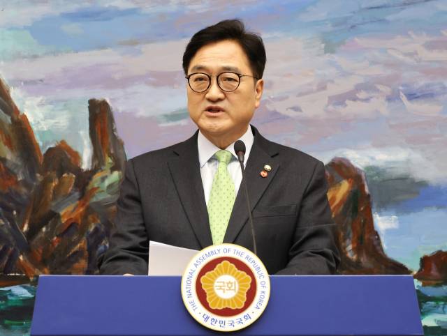 우원식 국회의장, 헌재의 탄핵심판 선고 지체와 관련한 담화문 발표 (서울=연합뉴스) 김주형 기자 = 우원식 국회의장이 27일 국회에서 헌법재판소의 대통령 탄핵심판 선고 지체 상황 등과 관련한 담화문을 발표하고 있다. 2025.3.27 kjhpress@yna.co.kr (끝) <저작권자(c) 연합뉴스, 무단 전재-재배포, AI 학습 및 활용 금지>