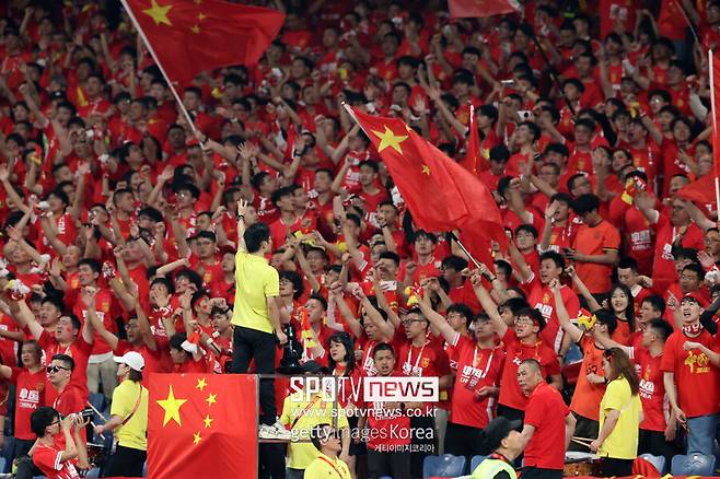▲ 승점 6점에서 반등하지 못한 중국은 계속 꼴찌를 이어갔다. 골득실은 -13이 됐다. 반대로 호주(13점)는 2위를 유지했다. 3위 사우디아라비아(10점)가 1위 일본(20점)과 0-0으로 비겨 사실상 두 팀이 남은 본선 직행권 1장을 놓고 싸우게 됐다.