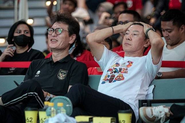 ▲ 인도네시아는 신태용 감독을 해고하고 네덜란드 출신의 클루이베르트 감독을 데려왔다. 대표팀 내 네덜란드 출신 귀화 선수들이 중용되면서 소통에 용이한 클루이베르트 감독을 선임하기로 했다. 코치와 기술고문 등도 모두 네덜란드 출신으로 채웠다. ⓒ 볼라넷