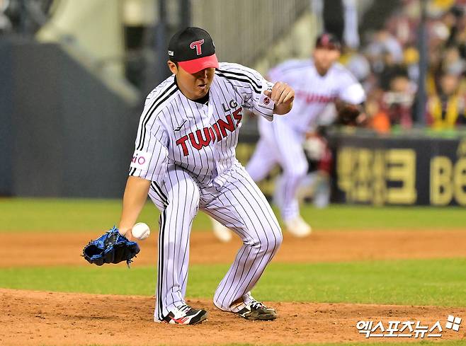 LG 투수 송승기는 27일 잠실구장에서 열린 '2025 신한 SOL Bank KBO 리그' 한화와 정규시즌 3차전 맞대결에서 선발 등판했다. 최고 구속 시속 150㎞ 강속구를 앞세워 최종 성적 7이닝 무실점을 기록. 생애 첫 선발 등판부터 확실한 눈도장을 찍었다. 엑스포츠뉴스 잠실, 김한준 기자