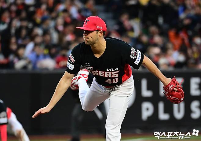 28일 오후 대전한화생명볼파크에서 열린 '2025 신한 SOL Bank KBO리그' 한화 이글스와 KIA 타이거즈의 경기, 1회말 KIA 선발투수 네일이 역투하고 있다. 대전, 박지영 기자