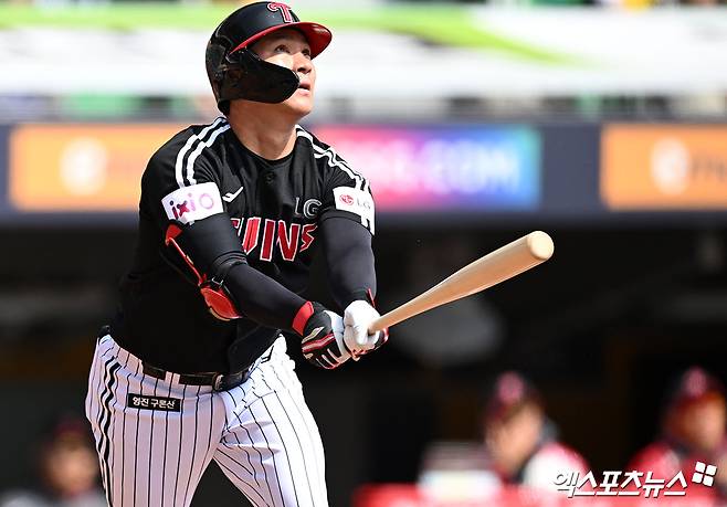 ​​LG 내야수 오지환은 28일 창원 NC파크에서 열린 '2025 신한 SOL Bank KBO 리그' NC와 정규시즌 1차전에서 7회초 대타로 교체 출전했다. 팀이 3-2로 앞선 7회초 1타점 적시타로 공격에 활력을 불어넣었다. 엑스포츠뉴스 DB