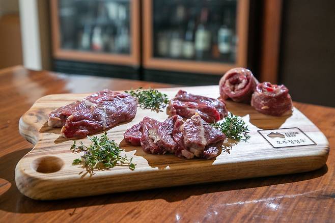 디핀 옥수에서 사용하는 호주청정우. 윤남노 셰프는 호주청정우는 한우와 미국소의 장점을 두루 갖추고 있다고 했다. /장련성 기자