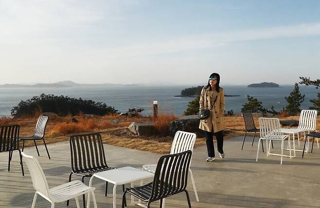 1층이 ‘뷰 맛집’이자 ‘노을 맛집’인 ‘해남 126 오시아노호텔’. 지난해 11월께 문 연 ‘신상 여행지’다. 박미향 기자