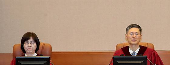 이미선(左), 문형배(右)