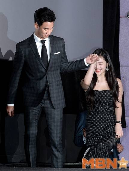 김수현 측은 아직까지 설리 유족 측의 입장 요구에 공식 반응을 내놓지 않고 있다.사진= MBN스타 DB